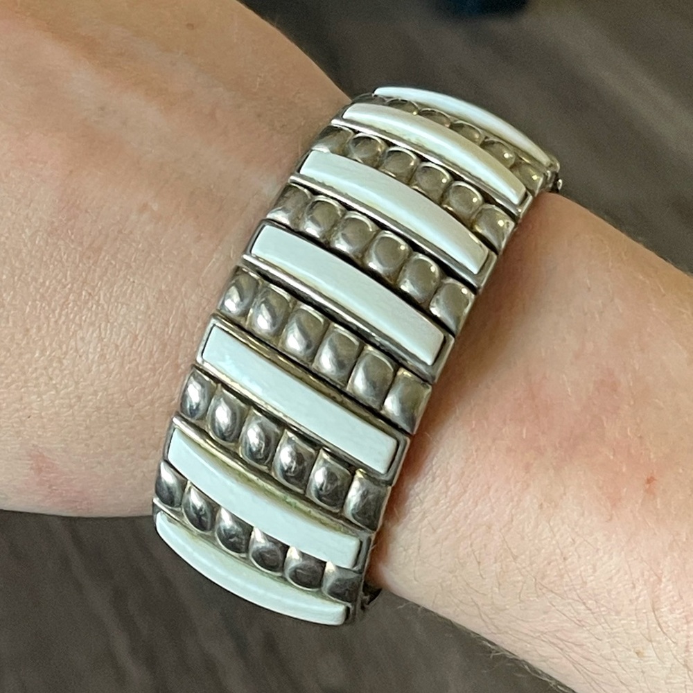 Vintage Lucite Silver Tone Expandable Bracelet